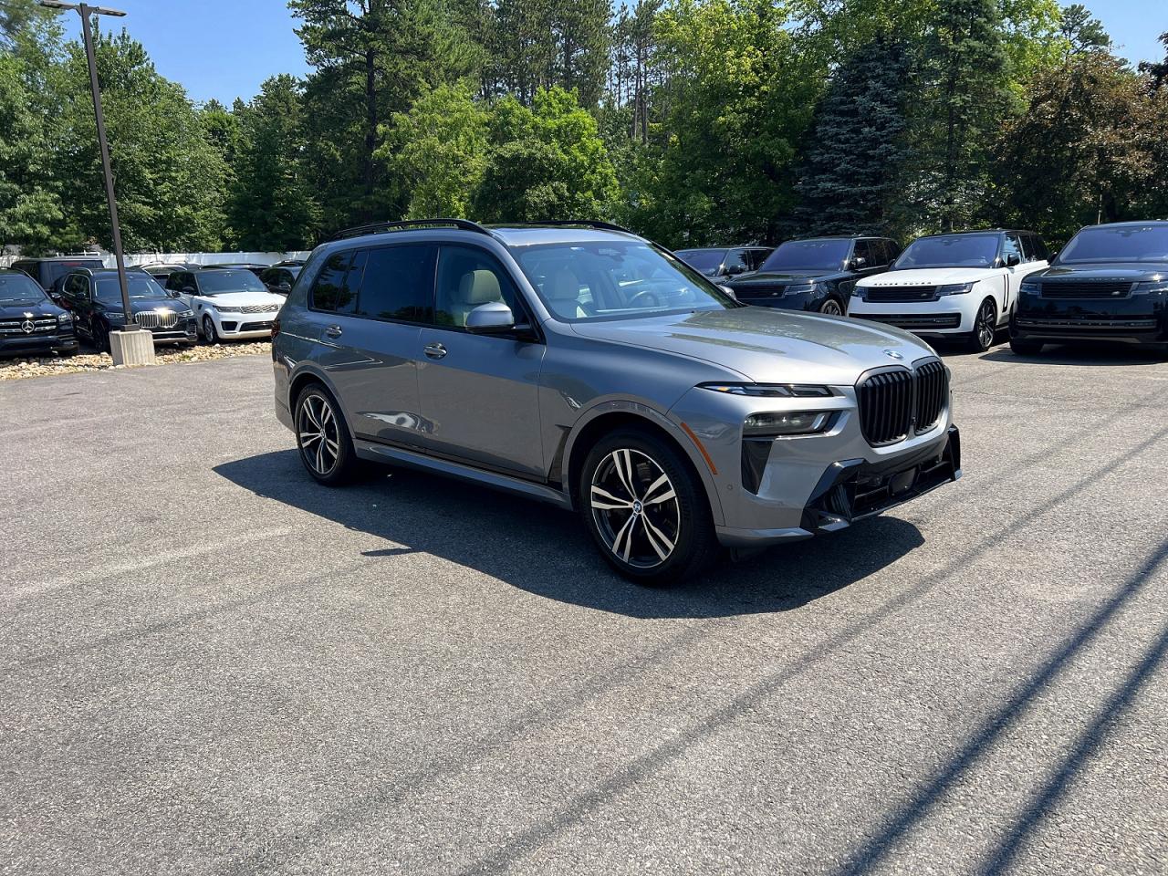 2023 BMW X7